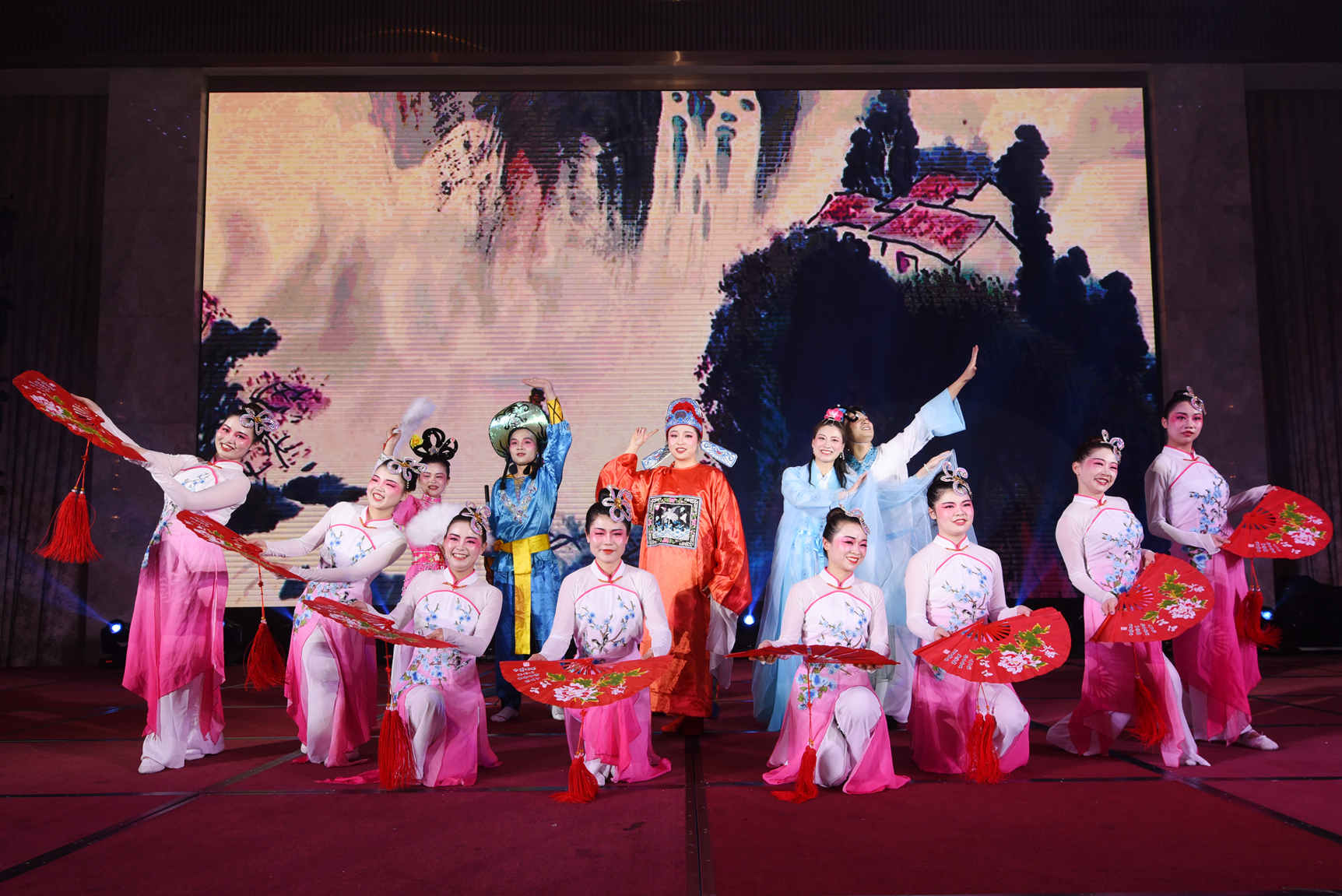 二等獎舞蹈戲曲《新式戲曲聯唱》——黃金海岸酒店_副本.jpg 二等獎舞蹈戲曲《新式戲曲聯唱》——黃金海岸酒店_副本.jpg