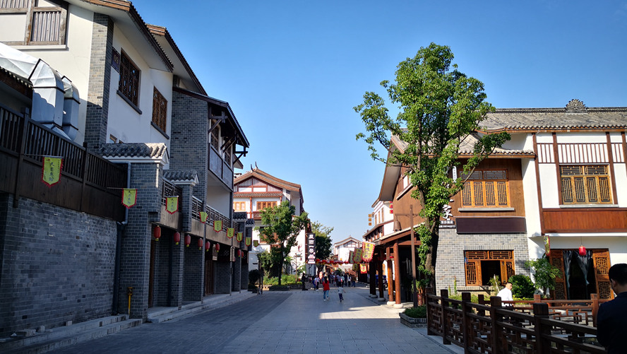 31.《小鎮(zhèn)長(zhǎng)街》柯玉榮_副本.jpg 31.《小鎮(zhèn)長(zhǎng)街》柯玉榮_副本.jpg